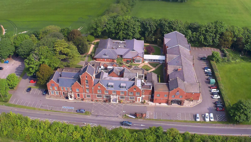 Hogs Back Hotel & Spa Nr Farnham Farnham  Exterior photo