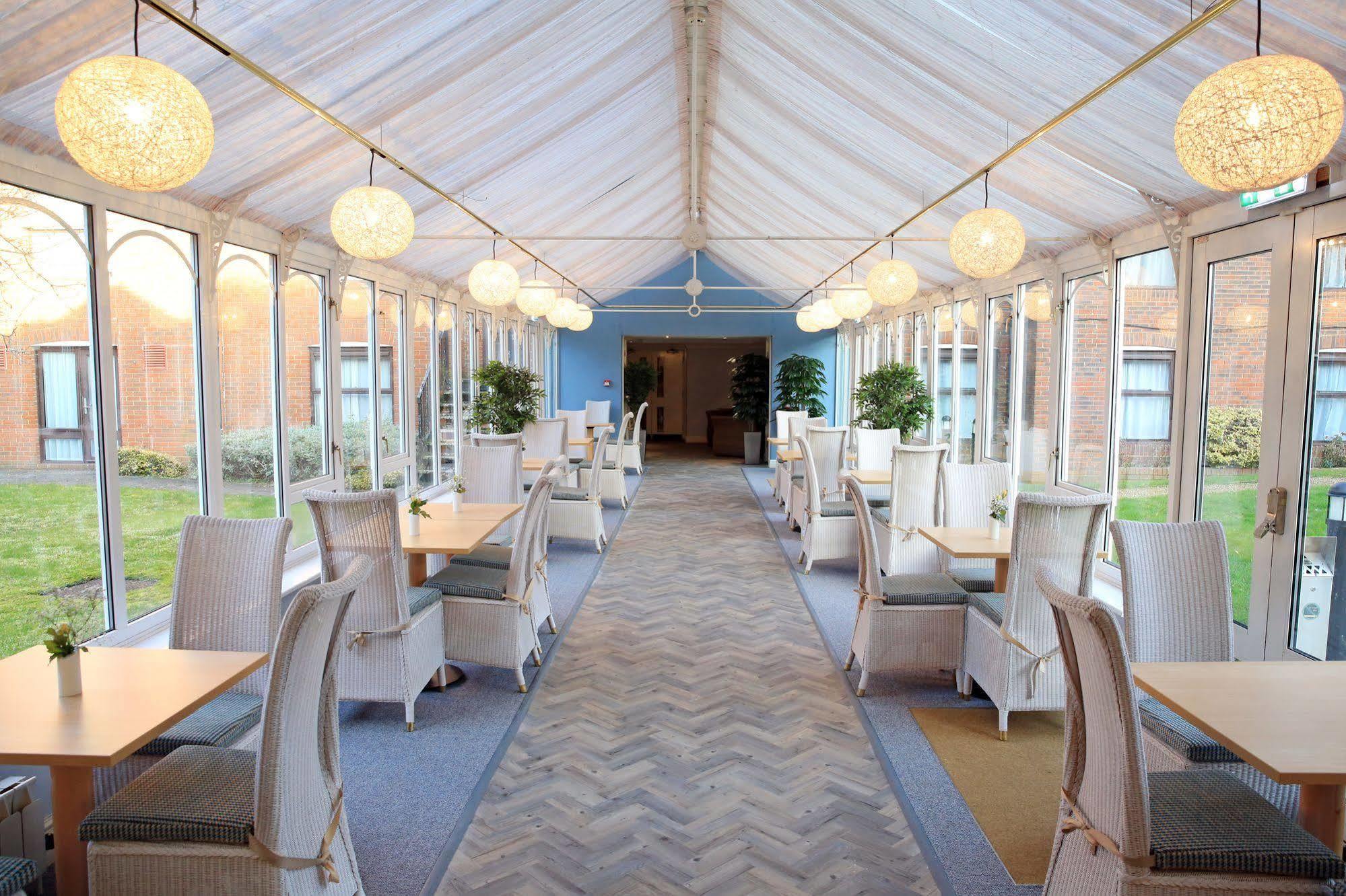 Hogs Back Hotel & Spa Nr Farnham Farnham  Exterior photo